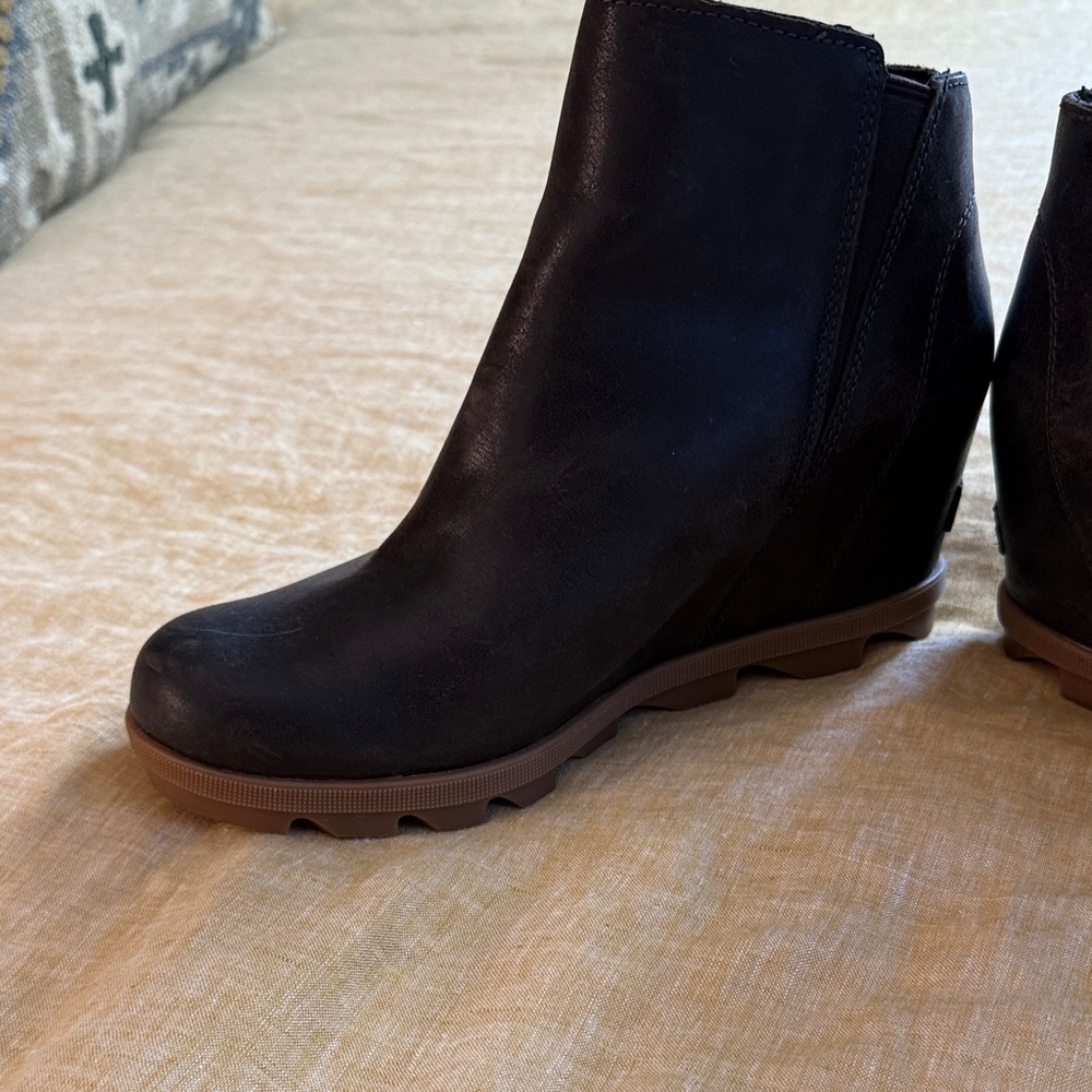 Joan of Arctic Wedge II zip up boots - Picture 5 of 17
